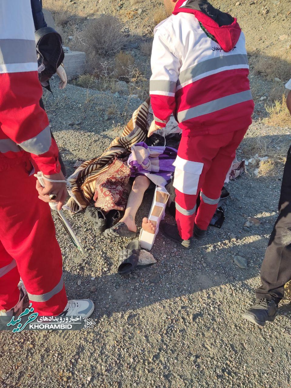 تصادف سواری پراید با تریلر در جاده آباده به خرم بید با ۵مصدوم تصادف سواری پراید با تریلر در جاده آباده به خرم بید با ۵مصدوم