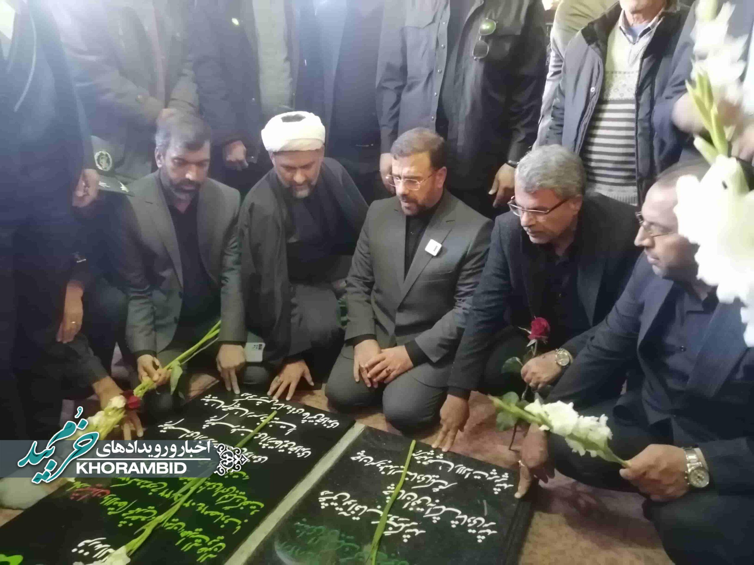 اولین سفر استاندار فارس به روستای شهیدآباد؛ ادای احترام به شهدای ستاره ایثار و مقاومت