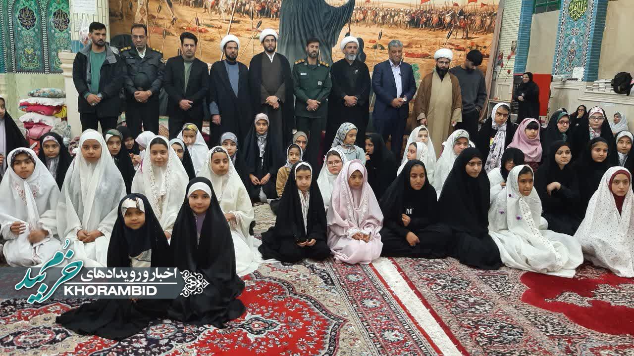 حضور مسئولین و فرماندار در جمع معتکفین مسجد الزهرا(س)