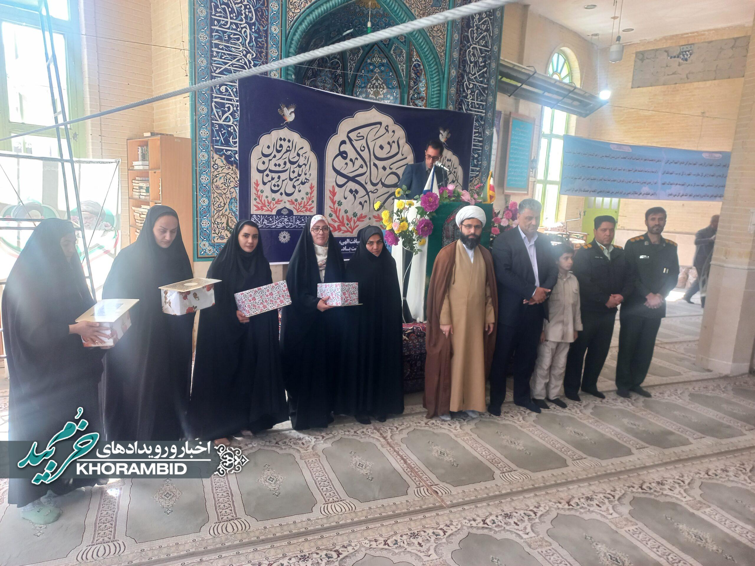 تقدیر از مراقبین سلامت و بهورزان برتر در راستای جوانی جمعیت