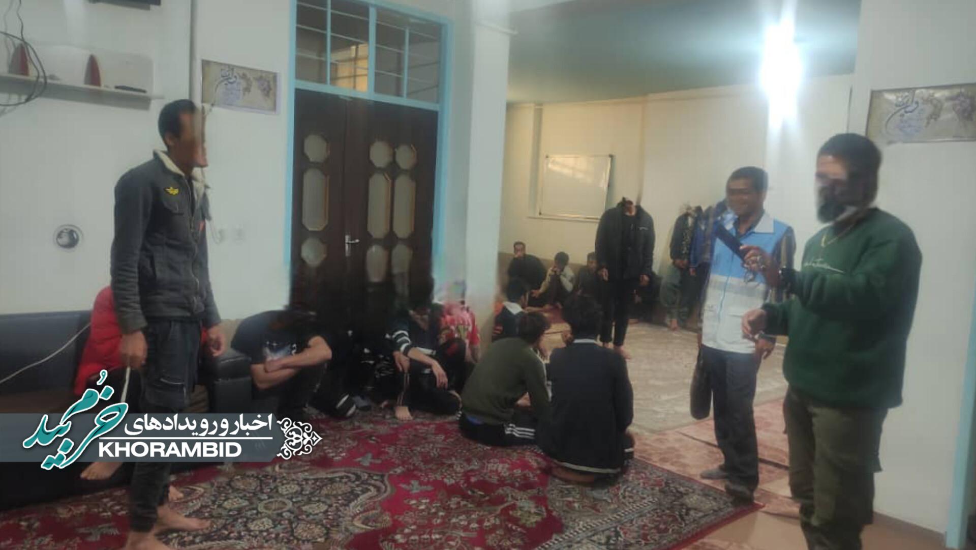 بازدید کارشناسان بهداشت محیط شبکه بهداشت و درمان خرم‌بید از کمپ ترک اعتیاد همراه با آموزش بهداشت محیط