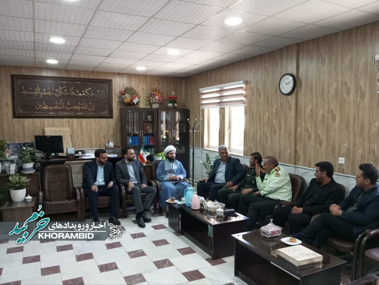 دیدار امام جمعه، فرماندار و مسئولان نظامی و انتظامی خرم‌بید با رئیس دادگستری و دادستان جدید شهرستان