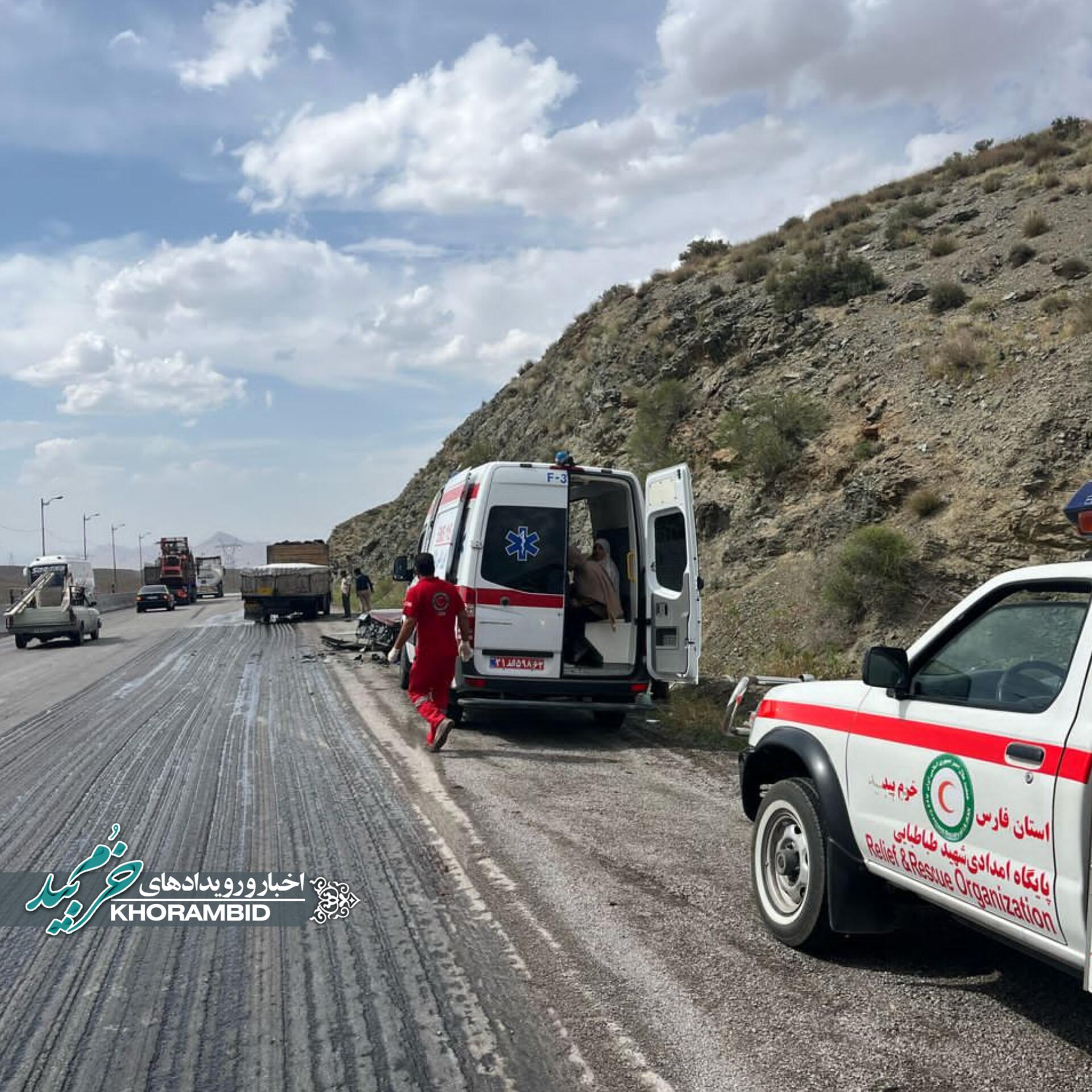 تصادف پژو ۴۰۵ با کامیونت ایسوزو در جاده صفاشهر به آباده با ۵ مصدوم