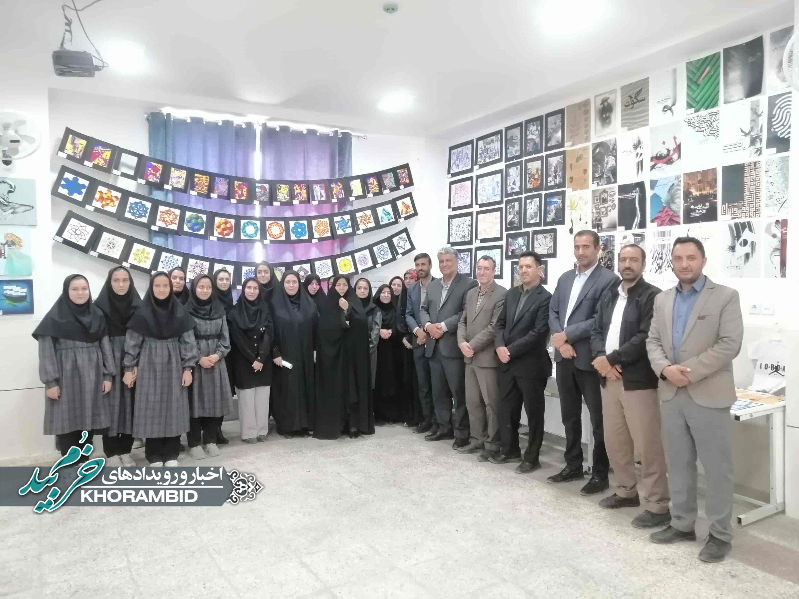 گزارش تصویری | بازدید فرماندار خرم‌بید، فرمانده سپاه و عضو شورای شهر از نمایشگاه ترنج هنرستان فرزانگان