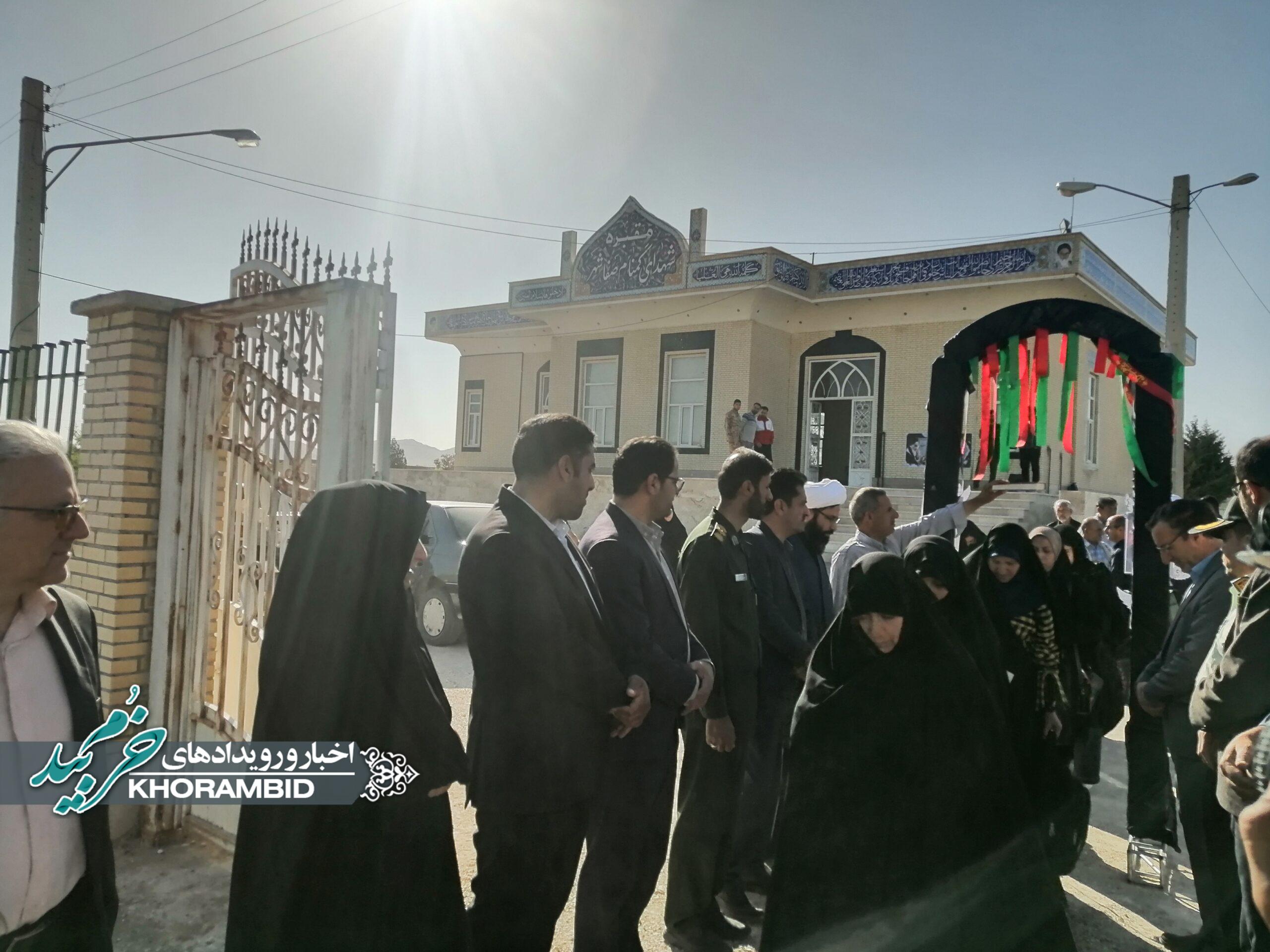 گزارش تصویری | بدرقه باشکوه زائران مرقد امام خمینی (ره) از خرم‌بید در جوار شهدای گمنام صفاشهر