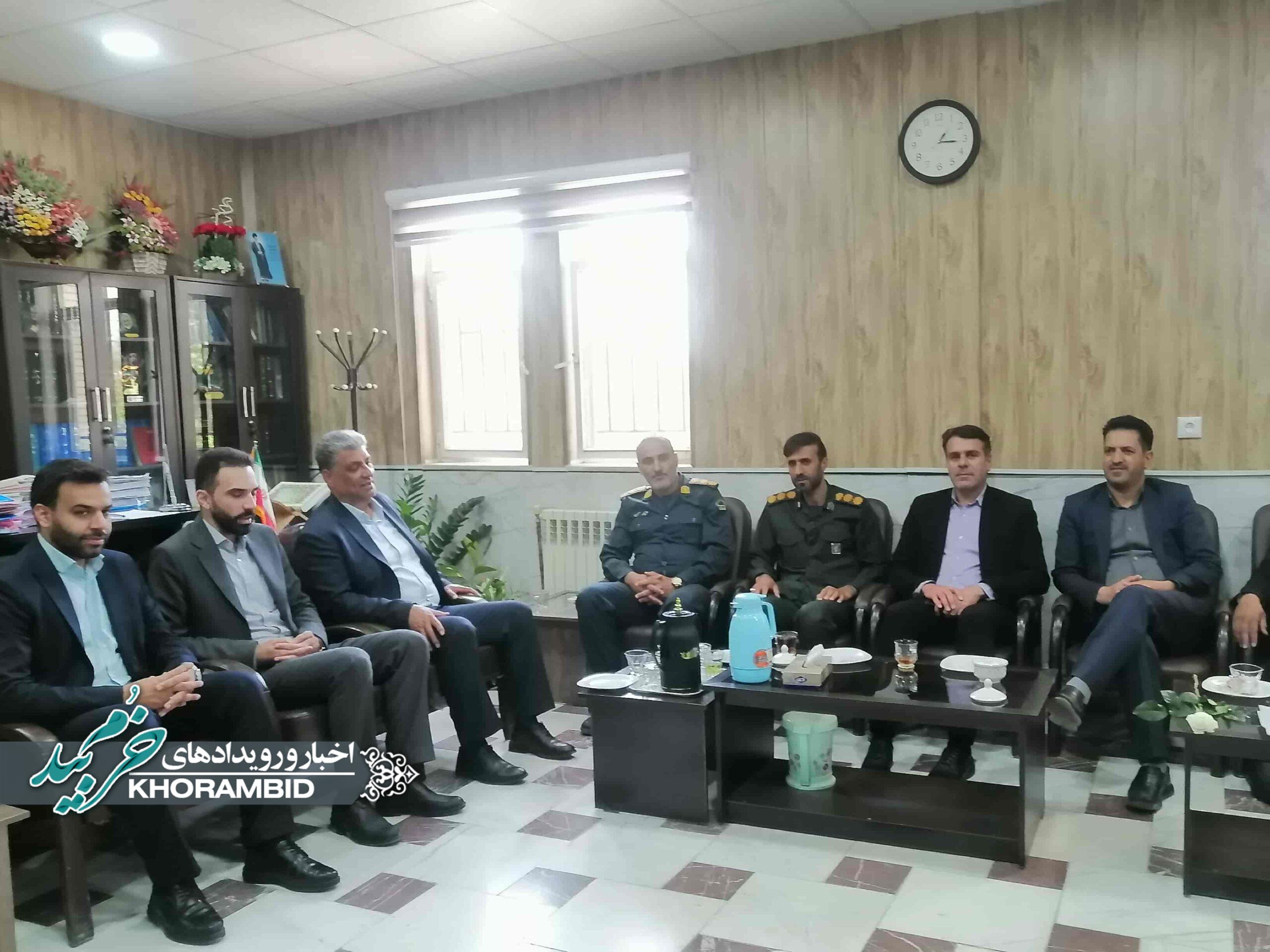 گزارش تصویری | تقدیر فرماندار خرم‌بید از مجموعه دادگستری به مناسبت هفته قوه قضائیه