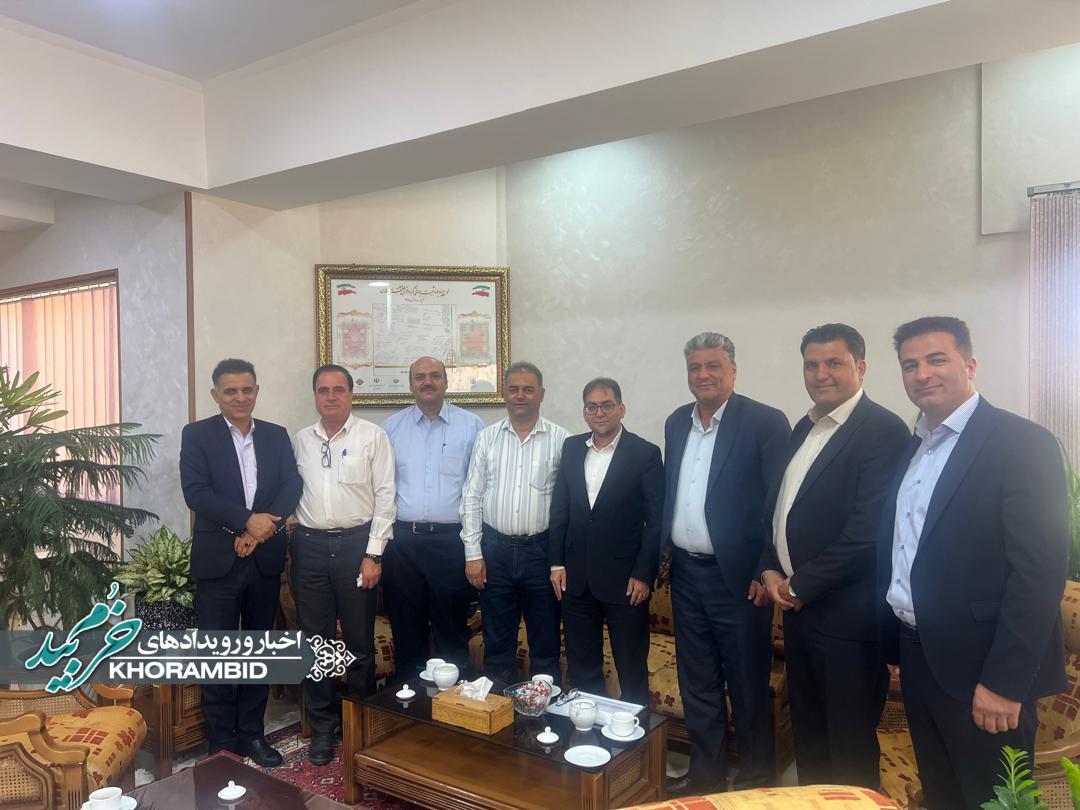 بررسی مسائل صنعت سنگ خرم‌بید در دیدار فرماندار با مدیرکل صمت فارس