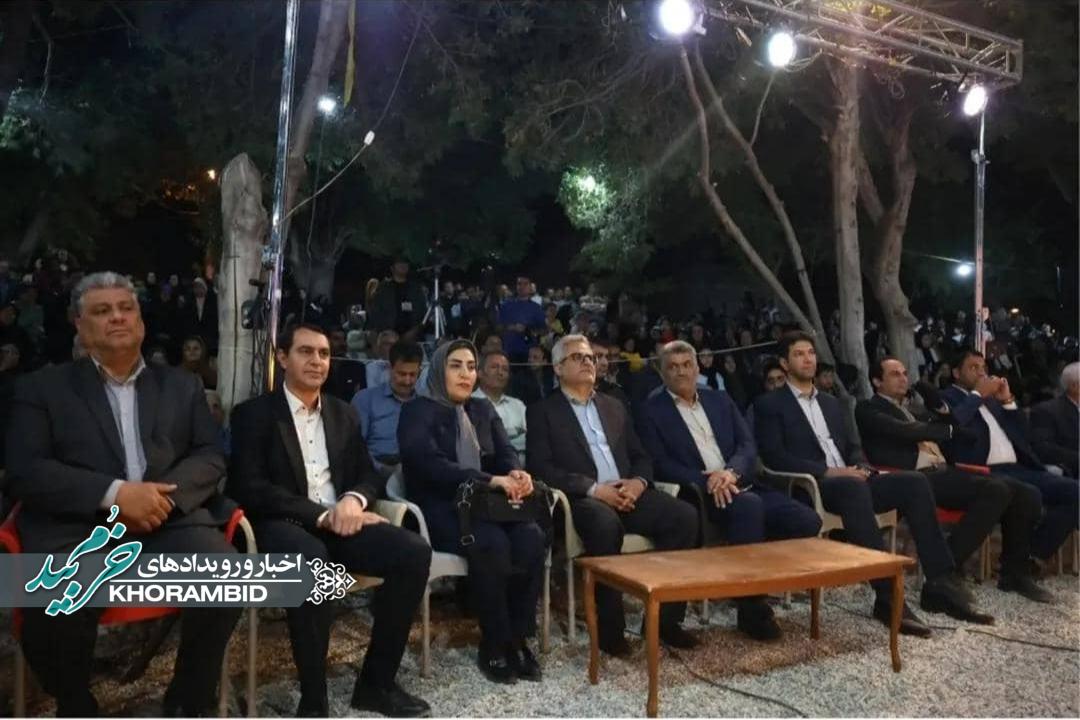 گزارش تصویری | شکوه حضور مردمی در اختتامیه سومین جشنواره آئینی و سنتی «اُوَمِس» صفاشهر گزارش تصویری | شکوه حضور مردمی در اختتامیه سومین جشنواره آئینی و سنتی «اُوَمِس» صفاشهر