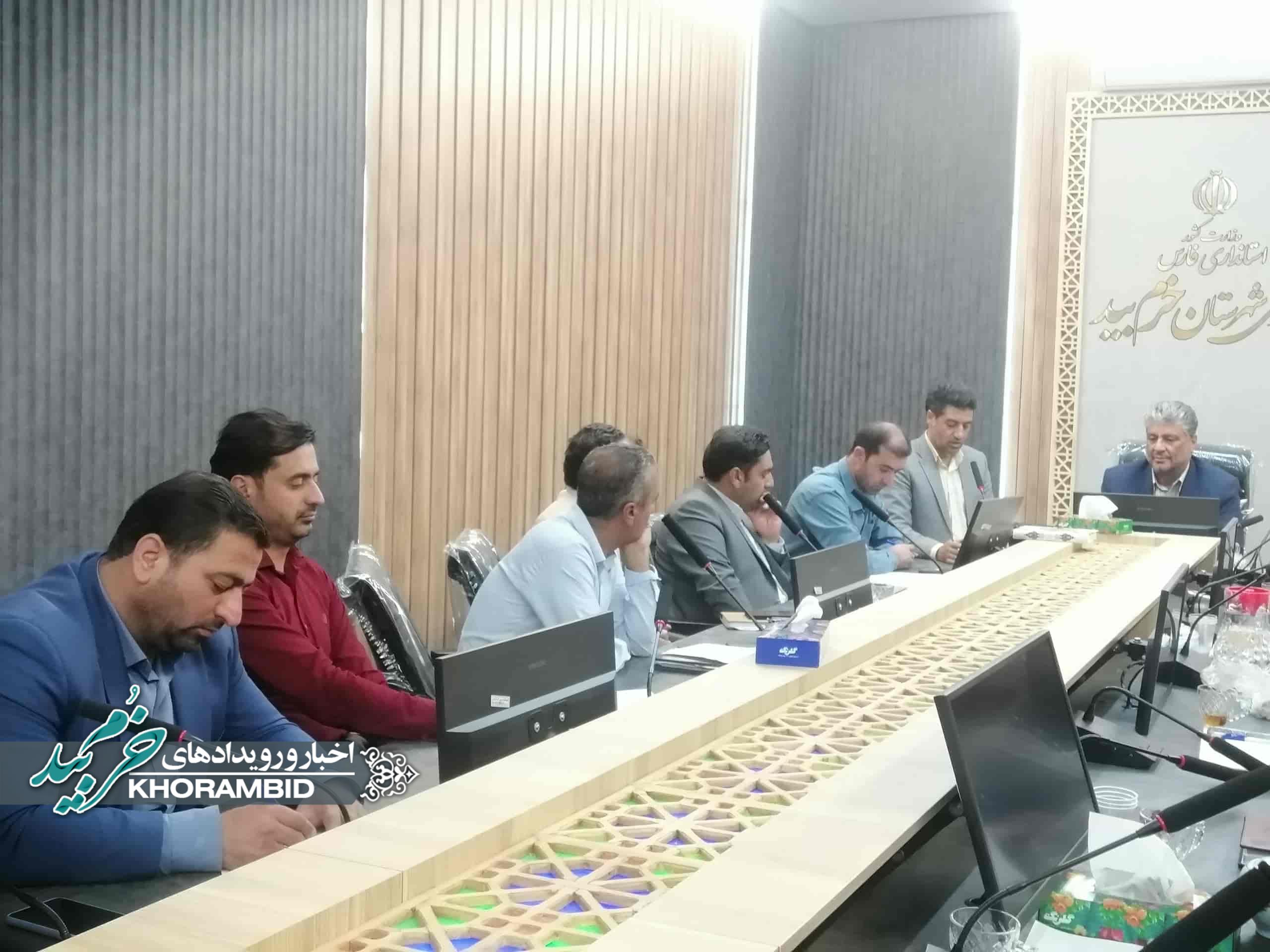 گزارش تصویری | برنامه عملیاتی مشترک برای مدیریت بازار و مقابله با گران‌فروشی در خرم‌بید تدوین می‌شود