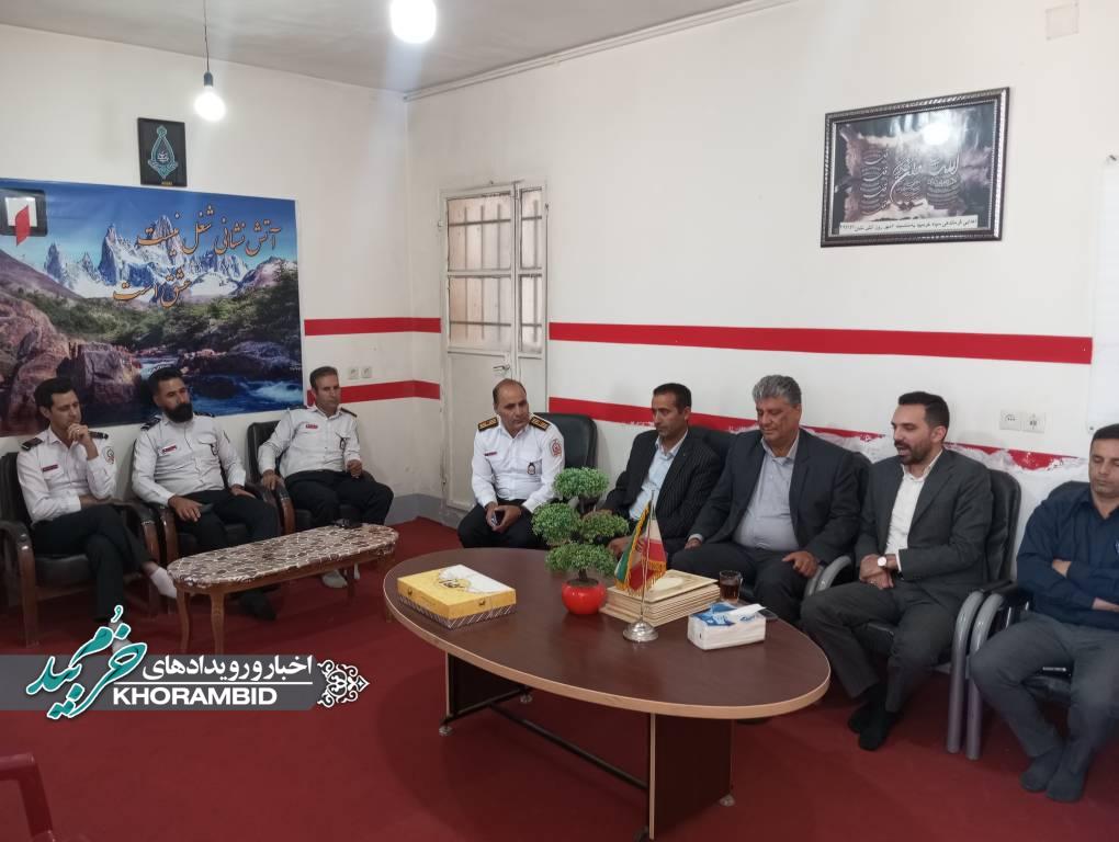 دیدار فرماندار خرم‌بید با پرسنل آتش‌نشانی به مناسبت روز ملی آتش‌نشانی و ایمنی