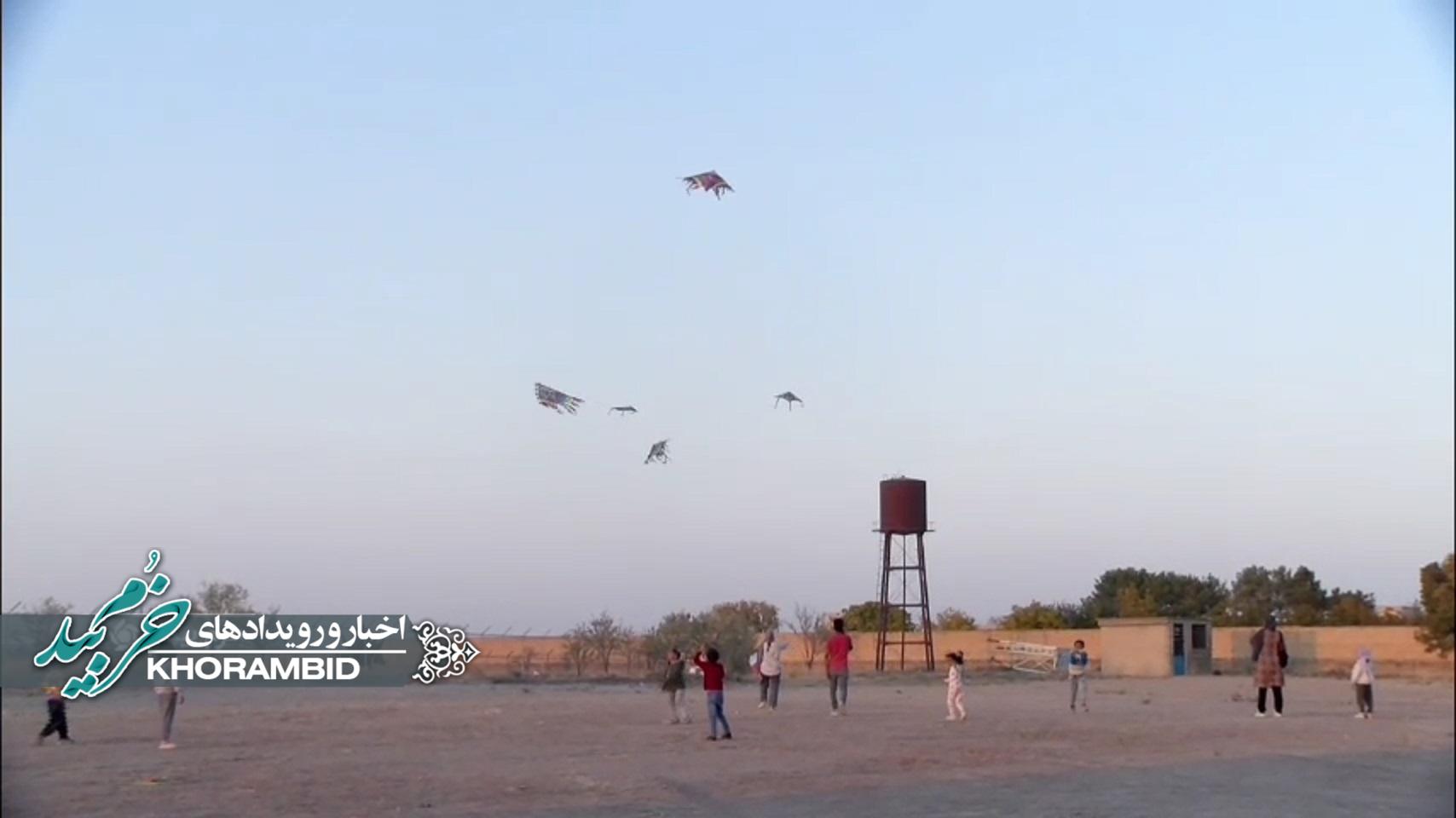 گزارش ویدیویی | پرواز بادکنکها بر فراز مجموعه ورزشی اداره ورزش و جوانان شهرستان خرمبید به مناسبت هفته تربیت بدنی و ورزش گزارش ویدیویی | پرواز بادکنکها بر فراز مجموعه ورزشی اداره ورزش و جوانان شهرستان خرمبید به مناسبت هفته تربیت بدنی و ورزش
