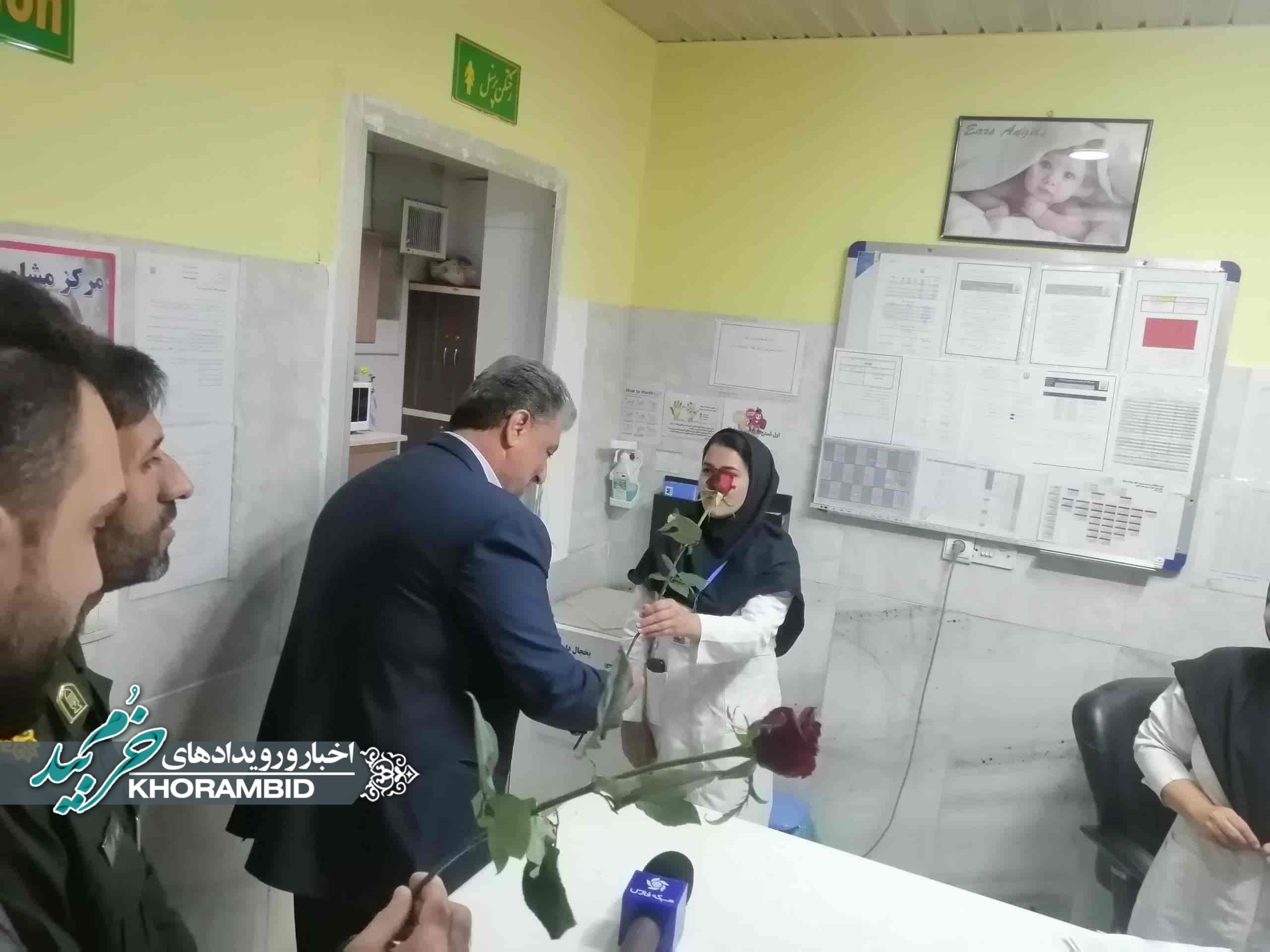 گزارش ویدیویی | دیدار و قدردانی کیامرث همتی نفر فرماندار شهرستان خرم‌بید و مسئولان شهرستان از پرستاران بیمارستان حضرت ولی عصر عج صفاشهر
