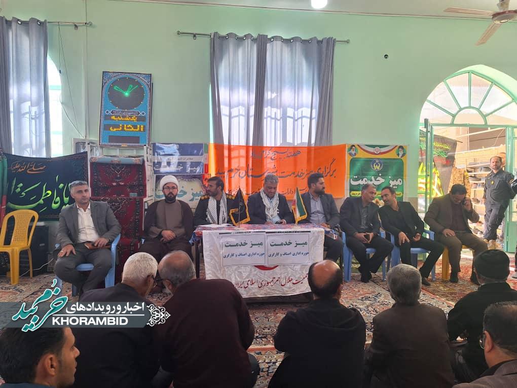 گزارش تصویری | برگزاری میز خدمت هفته بسیج در روستای دلو‌نظر با حضور مسئولان شهرستان خرم‌بید