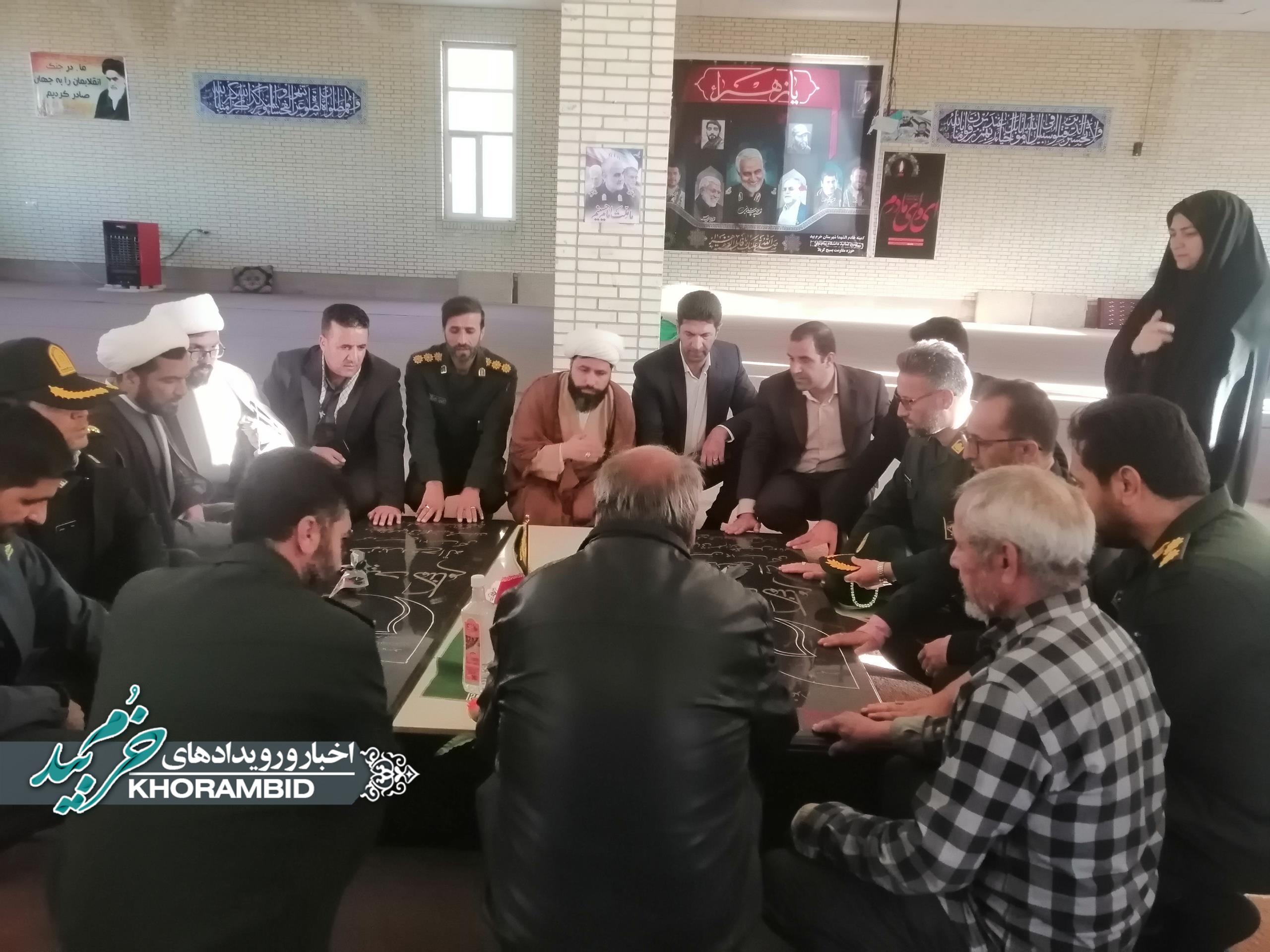 گزارش تصویری | آیین غبارروبی و عطرافشانی قبور مطهر شهدا در خرم‌بید؛ تجدید میثاق مسئولان و مردم با آرمان‌های شهدا