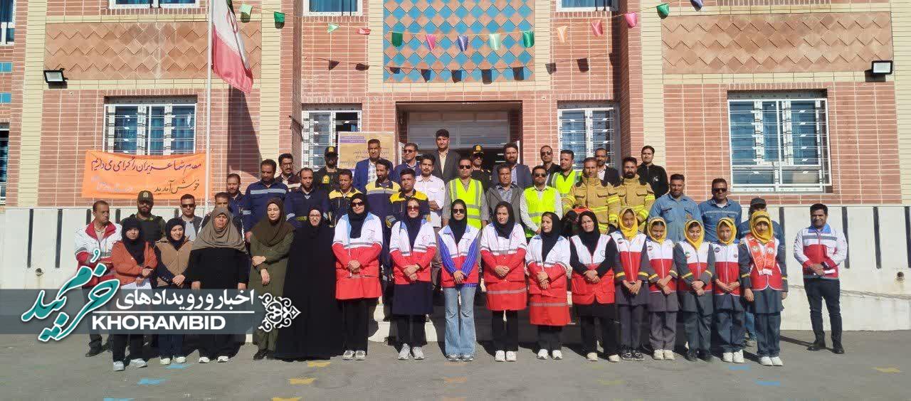 گزارش تصویری | تمرین آمادگی در برابر زلزله؛ همکاری دستگاههای خدماترسان در دبستان الزهرا(س) گزارش تصویری | تمرین آمادگی در برابر زلزله؛ همکاری دستگاههای خدماترسان در دبستان الزهرا(س)