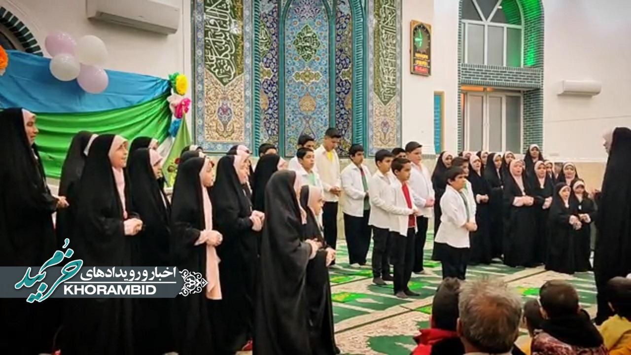 گزارش ویدیویی | اجرای گروه سرود مٰاهِ اُمّ اَلْبَنینْ