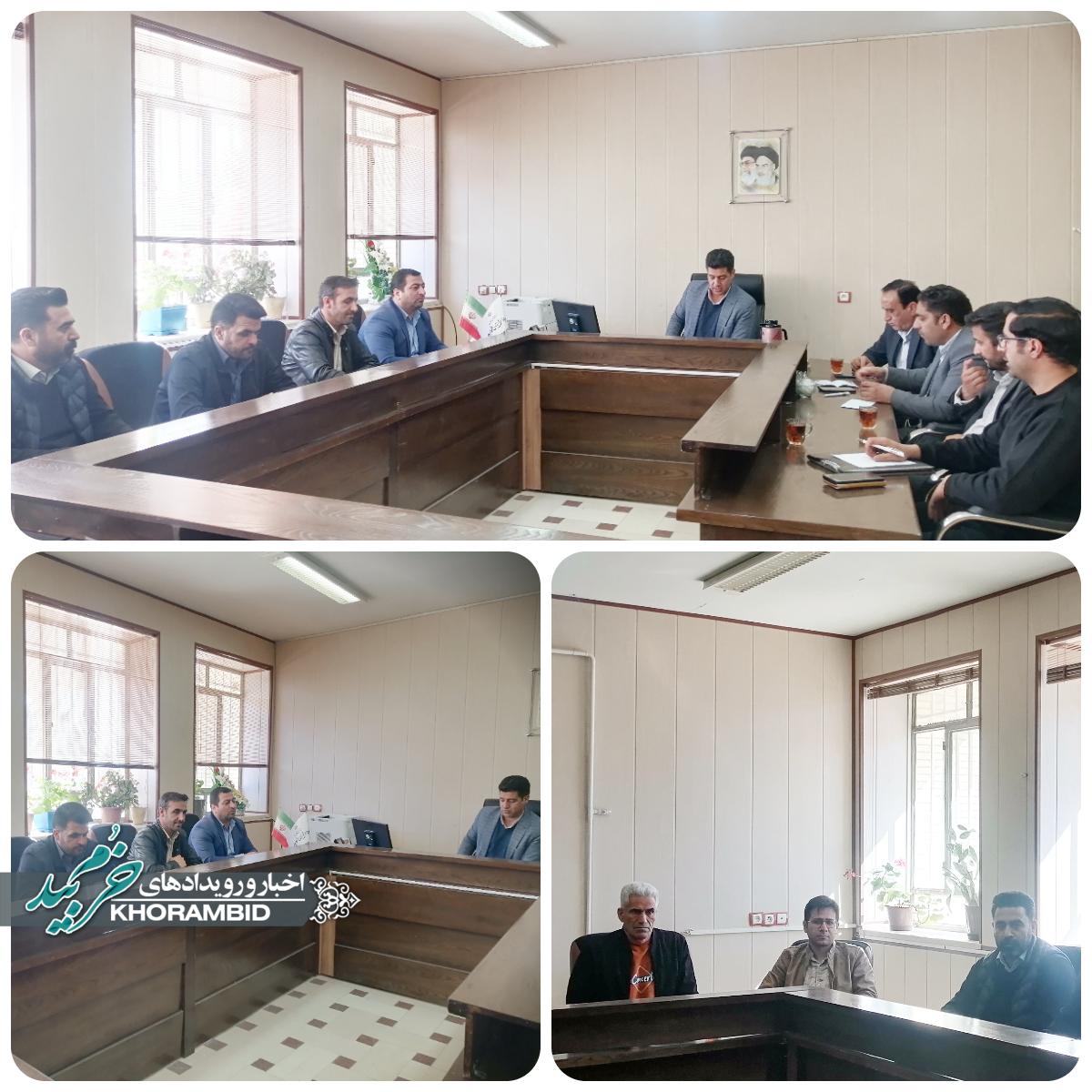 برگزاری جلسه ساماندهی روز بازار با حضور محمد کامران؛ تأکید بر نظارت مستمر و هماهنگی بین‌بخشی