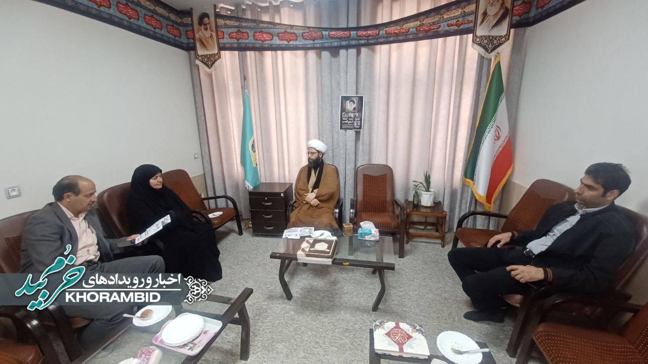 دیدار پرسنل بنیاد مسکن انقلاب اسلامی خرم‌بید با امام جمعه صفاشهر به مناسبت چهل و هفتمین سالروز افتتاح حساب ۱۰۰ حضرت امام خمینی (ره) و سالروز تأسیس بنیاد مسکن انقلاب اسلامی
