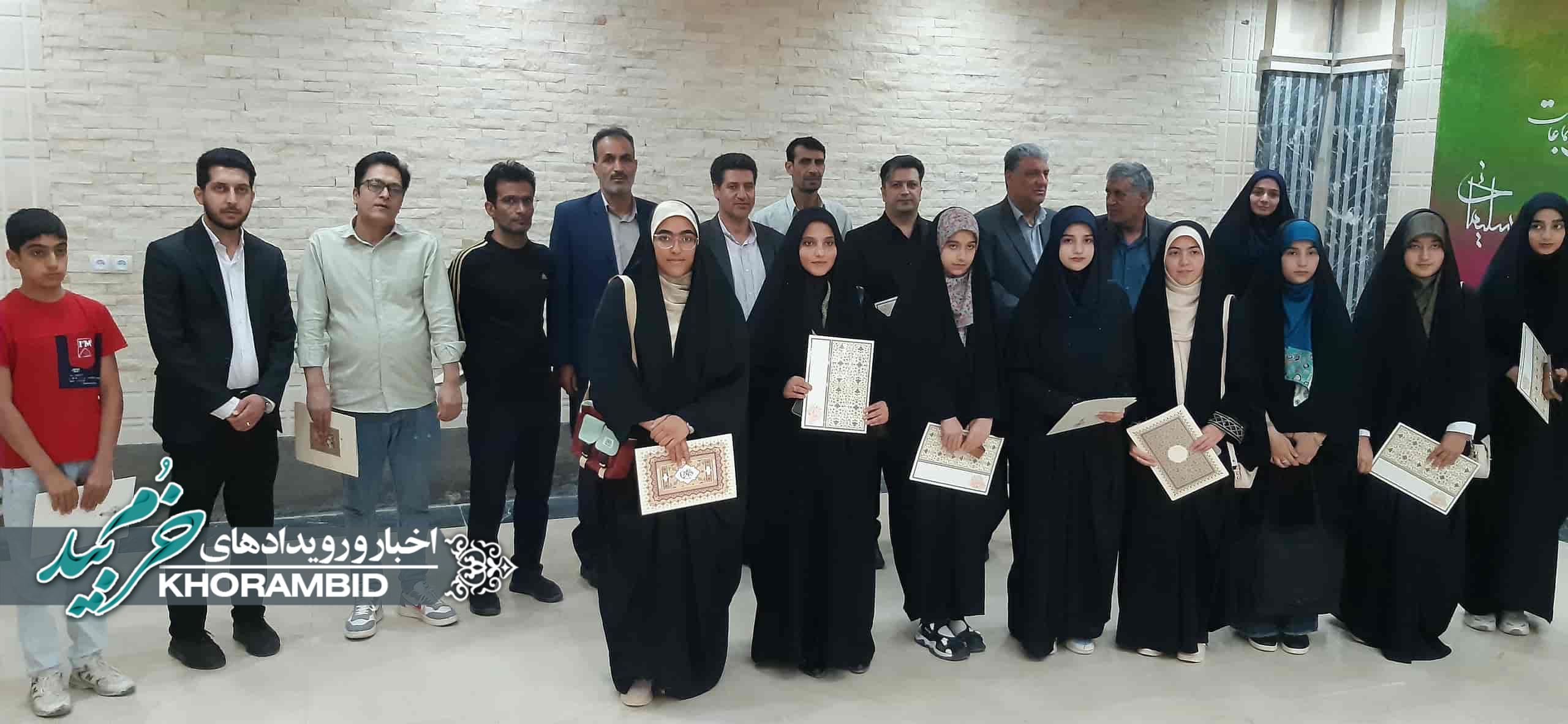 نشست صمیمی فرماندار و امام جمعه خرم بید با خبرنگاران به مناسبت روز خبرنگار / تأکید بر نقش رسانه در توسعه و شفافیت