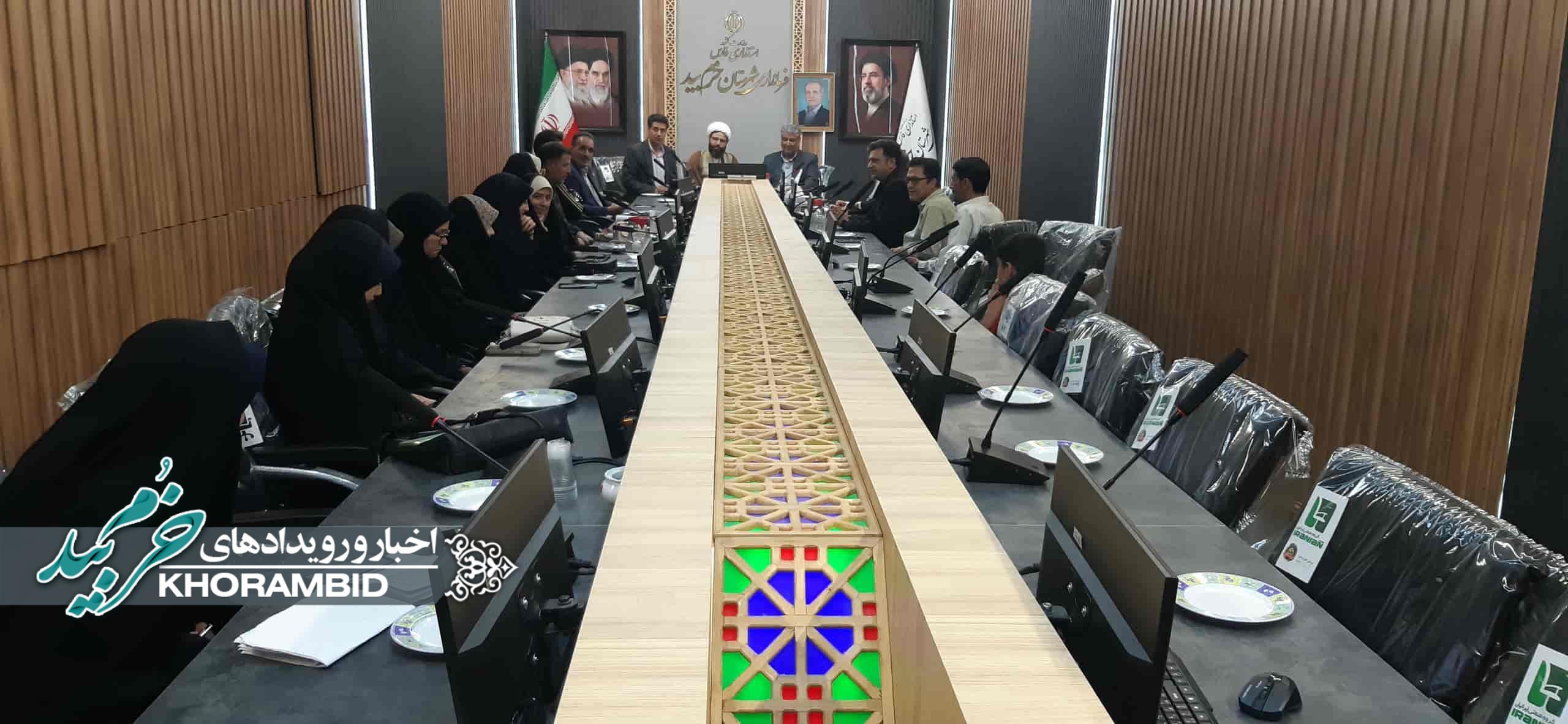 فرماندار خرم بید در نشست با خبرنگاران: نقد منصفانه را می‌پذیرم؛ درِ ادارات به روی خبرنگاران باز است