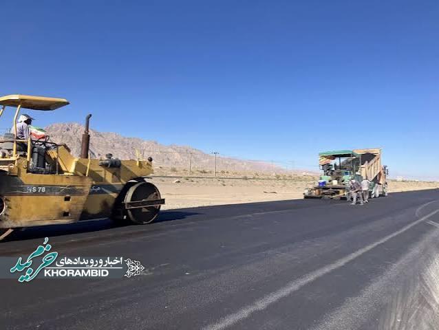 آغاز عملیات آسفالت ۸ کیلومتر از محور قادرآباد به صفاشهر با حضور نماینده مجلس و فرماندار / گامی مؤثر در بهبود ایمنی و تسهیل تردد شهروندان