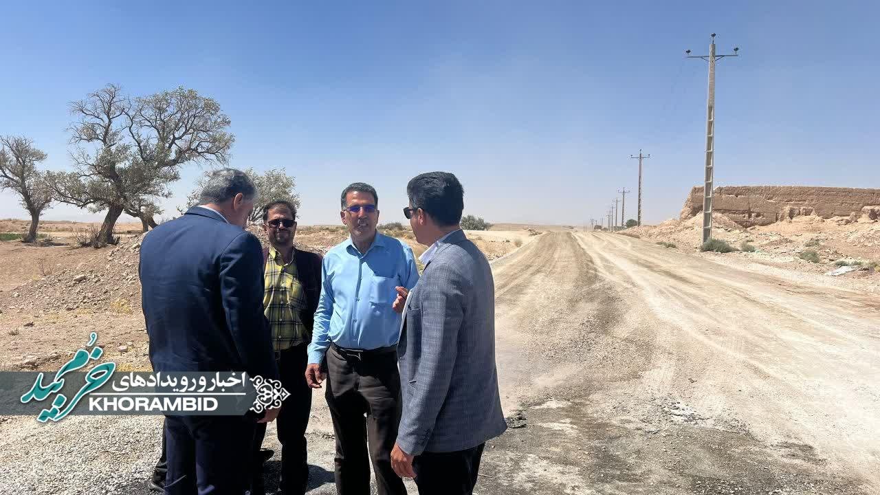 بازدید فرماندار خرم بید از روند زیرسازی و آغاز آسفالت روستای دستجرد / تسریع در تکمیل پروژه‌های عمرانی روستایی