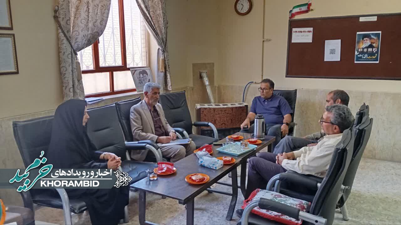 بازدید کارشناس انجمن اولیا و مربیان از دبیرستان امام حسین(ع) با هدف بررسی مسائل و نیازهای مدرسه بازدید کارشناس انجمن اولیا و مربیان از دبیرستان امام حسین(ع) با هدف بررسی مسائل و نیازهای مدرسه