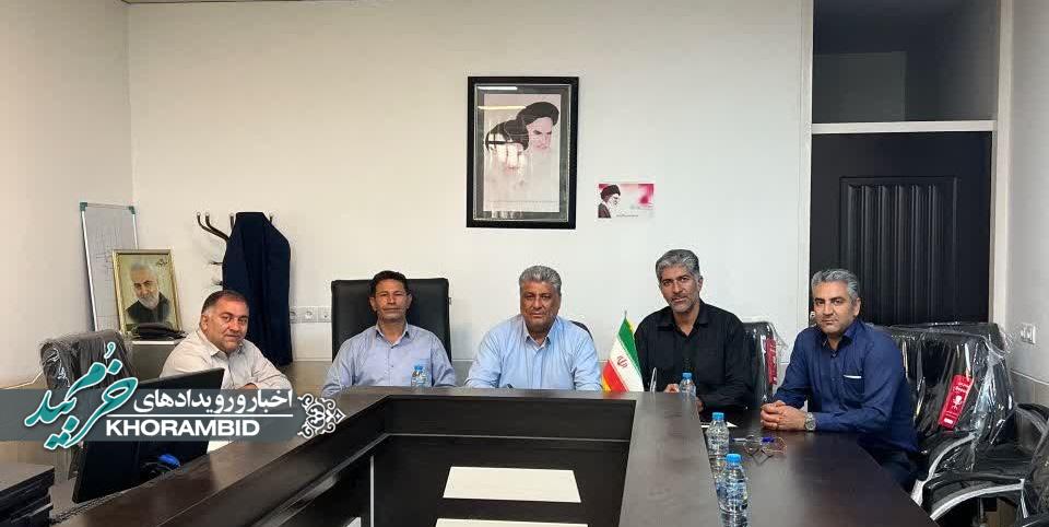 جلسه بررسی مسائل و مشکلات شهر قادرآباد با حضور اعضای شورای اسلامی شهر و فرماندار برگزار شد