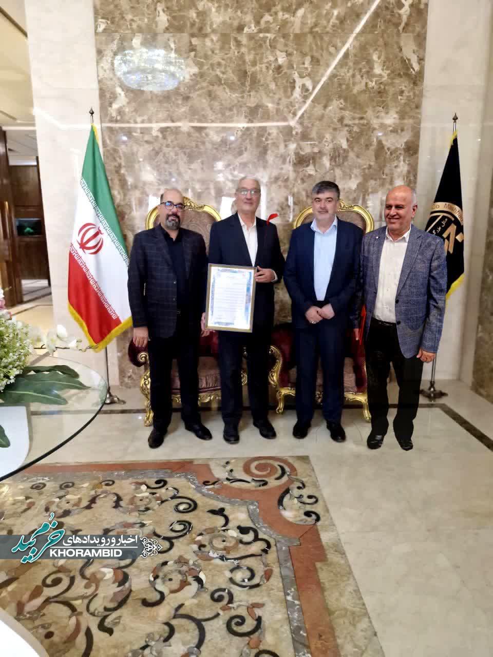 به مناسبت هجدهمین اجلاس مجمع خیرین کشور افتخارآفرینی خیر مسکنساز خرمبید استان فارس با دریافت نشان ملی خیر و احسان به مناسبت هجدهمین اجلاس مجمع خیرین کشور افتخارآفرینی خیر مسکنساز خرمبید استان فارس با دریافت نشان ملی خیر و احسان